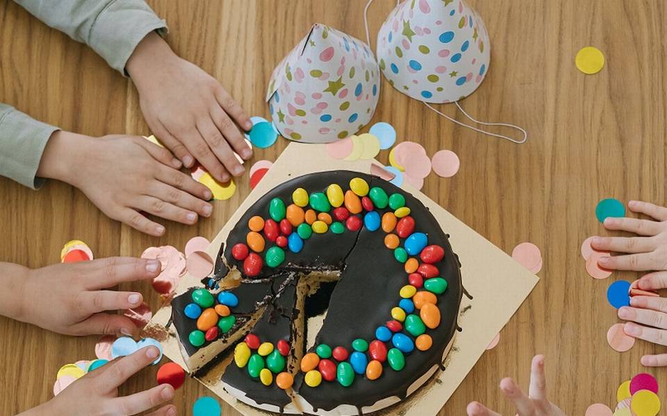 Le tocó pastelazo! Pequeña festeja su cumpleaños y su cara acaba en el  pastel [Video] - El Occidental | Noticias Locales, Policiacas, sobre  México, Guadalajara y el Mundo