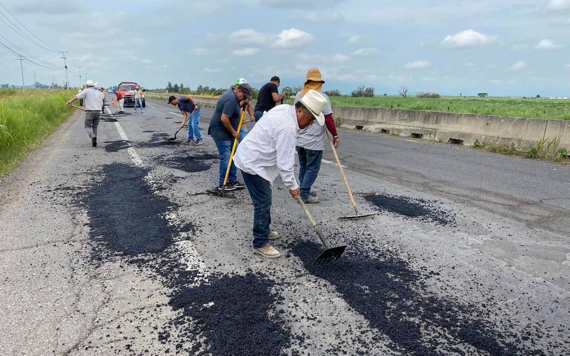 Baches a la vista! Ciudadanos arreglan hoyos y baches de carreteras - El  Occidental | Noticias Locales, Policiacas, sobre México, Guadalajara y el  Mundo