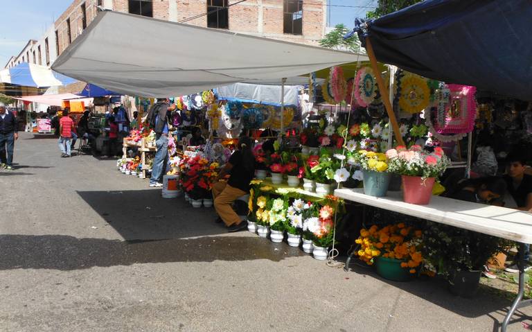 Desde 10 pesos un ramo de Cempasúchil en el cementerio de Lagos de Moreno,  Jalisco - El Occidental | Noticias Locales, Policiacas, sobre México,  Guadalajara y el Mundo