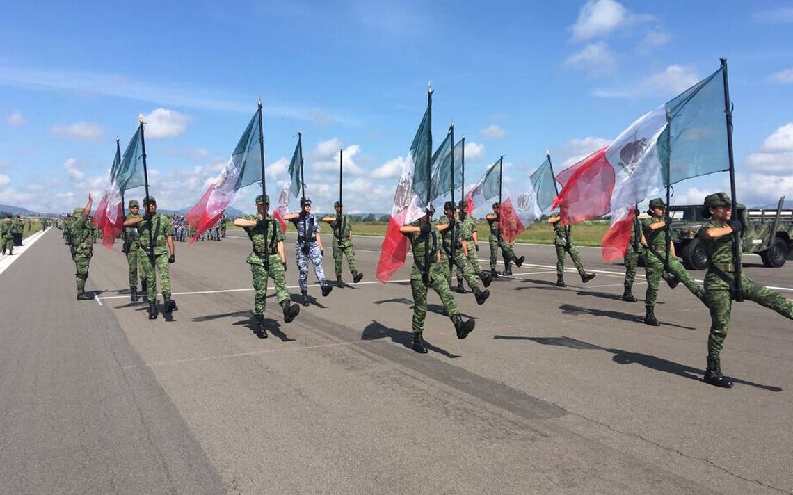 Militares se preparan para participar en el desfile del 16 de