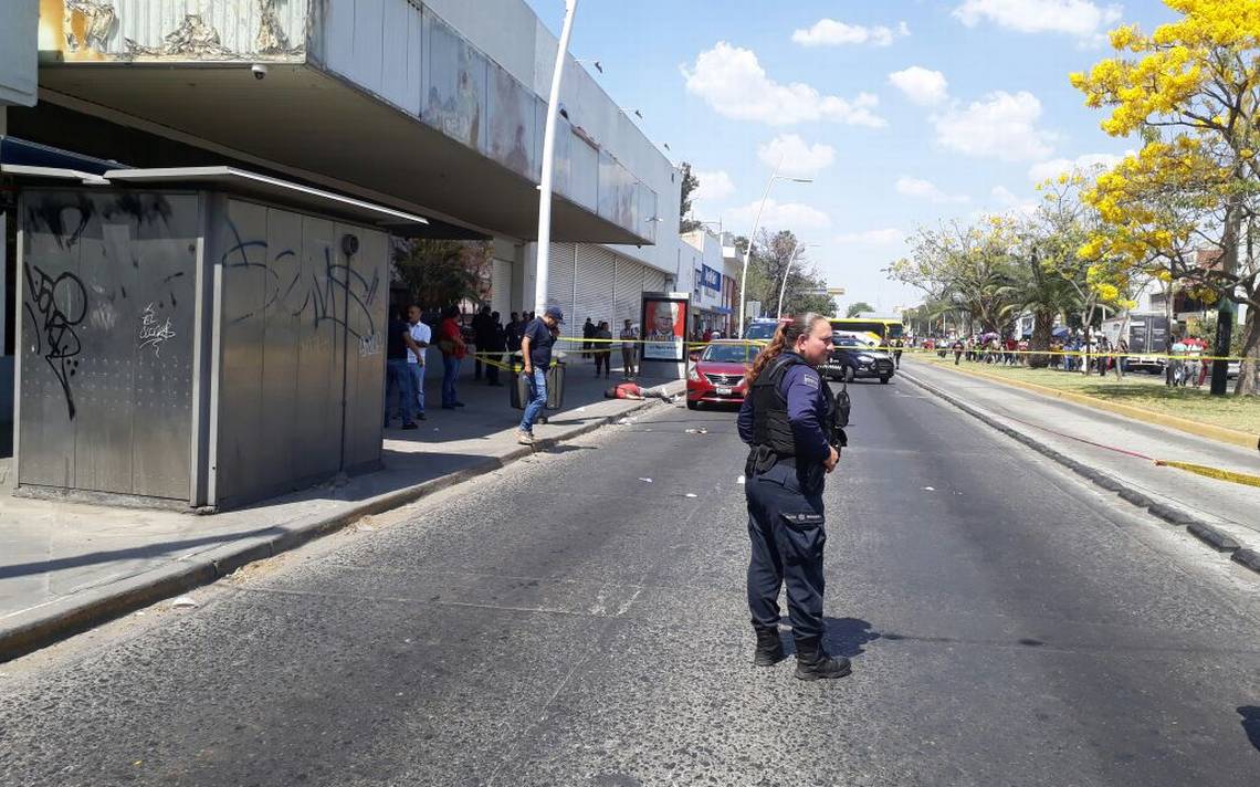 Balacera en Calzada Independencia deja un muerto y policías lesionados